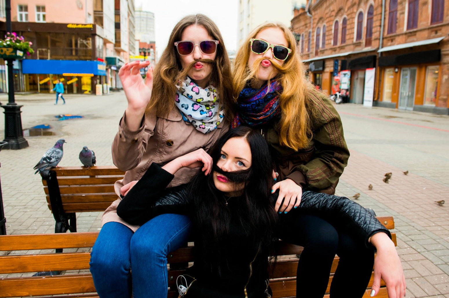Friendship and Customer Acquisition